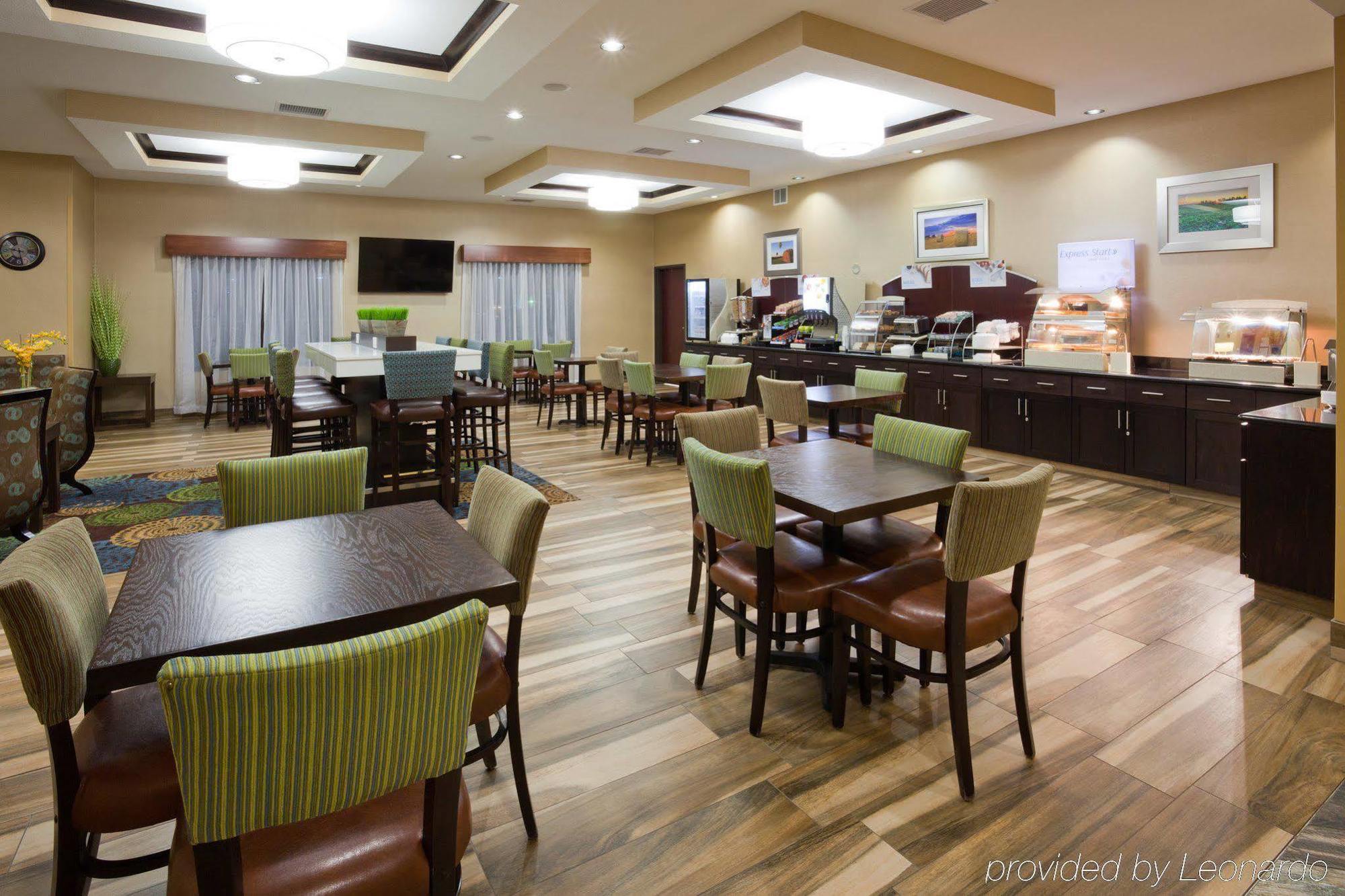 Holiday Inn Express & Suites Fort Dodge By Ihg Exterior foto